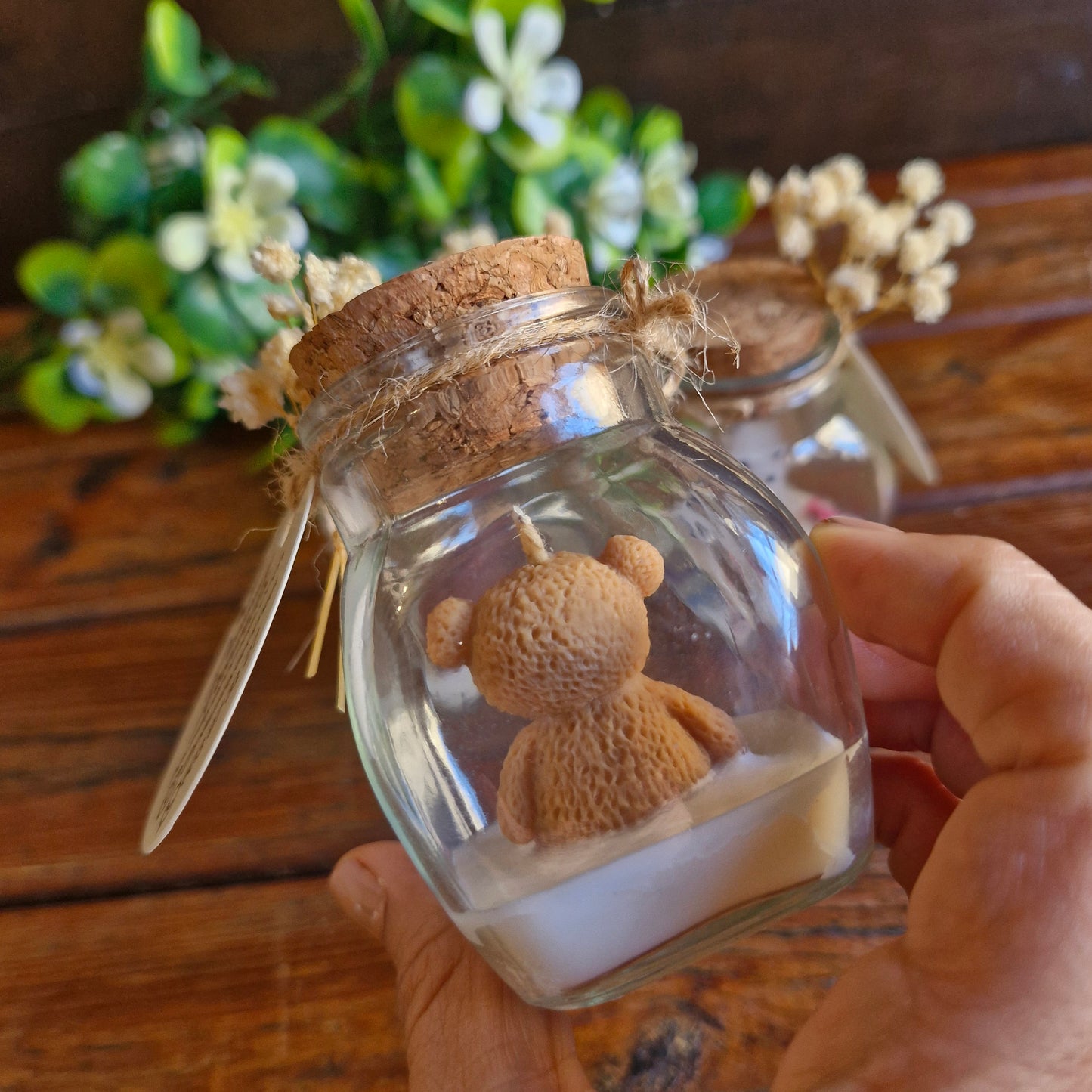 Vela decorativa aromática con osito en frasco con tapa de corcho