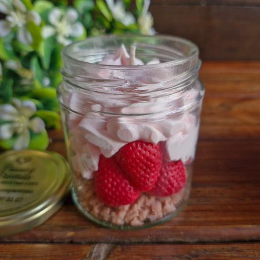 Vela estilo postre de Fresas & Nata
