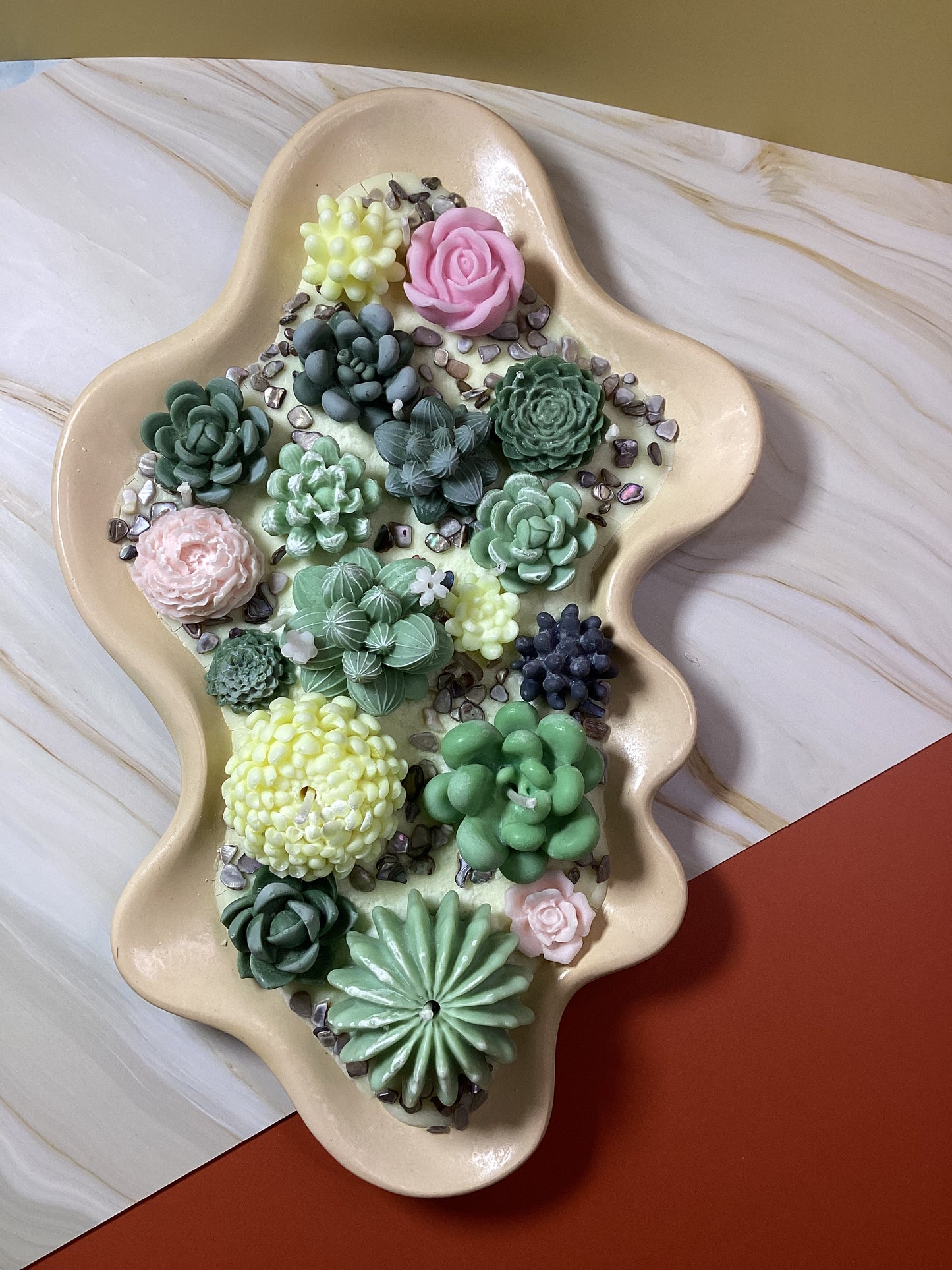 Velas decorativas en forma de terrario irregular grande rosa