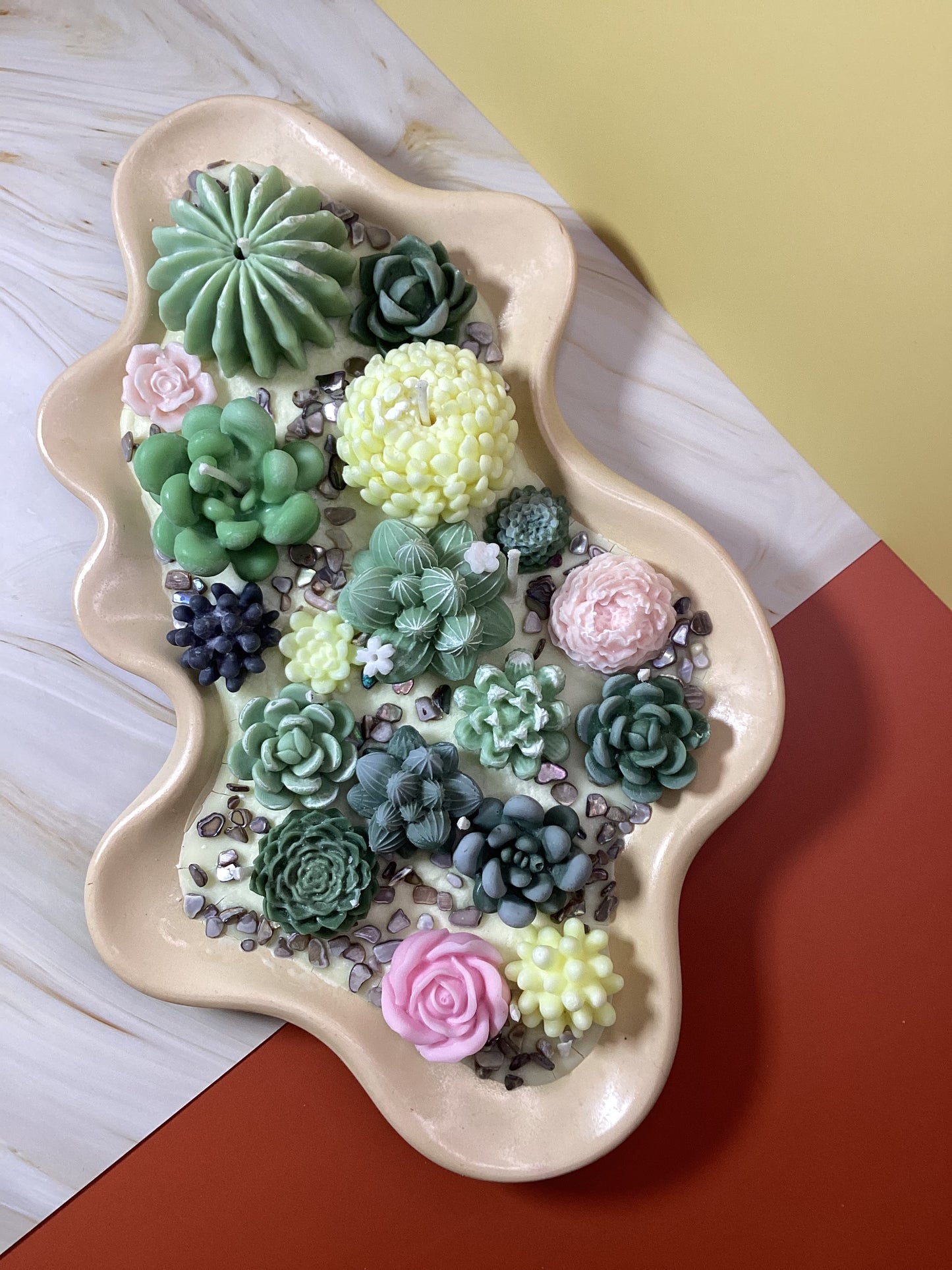 Velas decorativas en forma de terrario irregular grande rosa