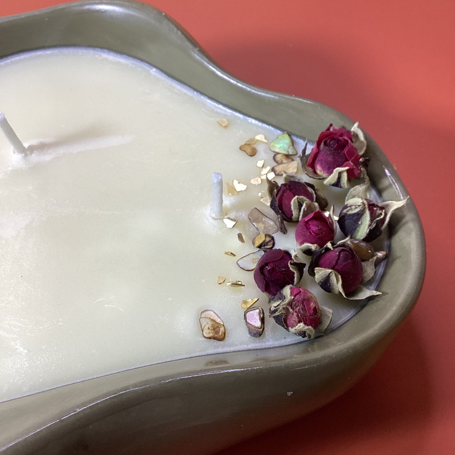 Vela XL aromática con diseño rústico color verde, aroma a rosas