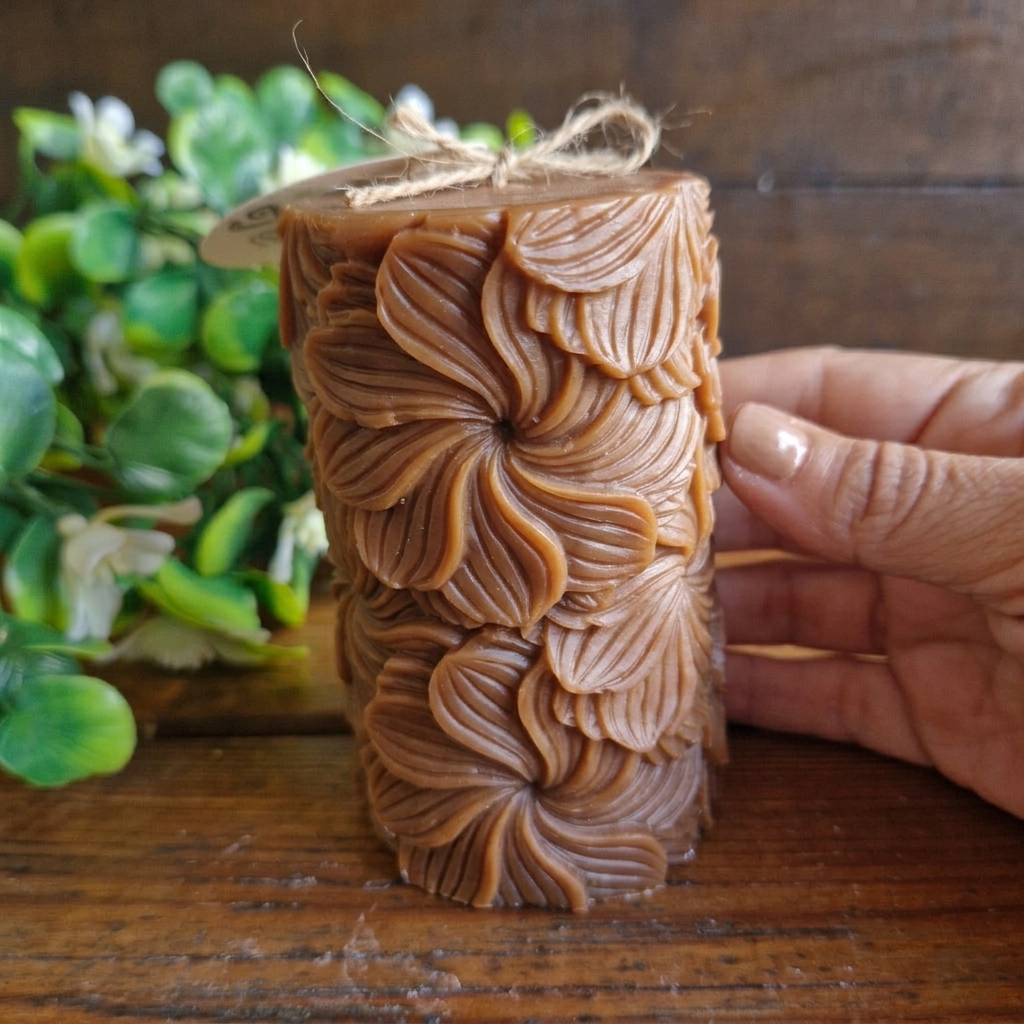 Vela decorativa aromática diseño Pilar de Flores