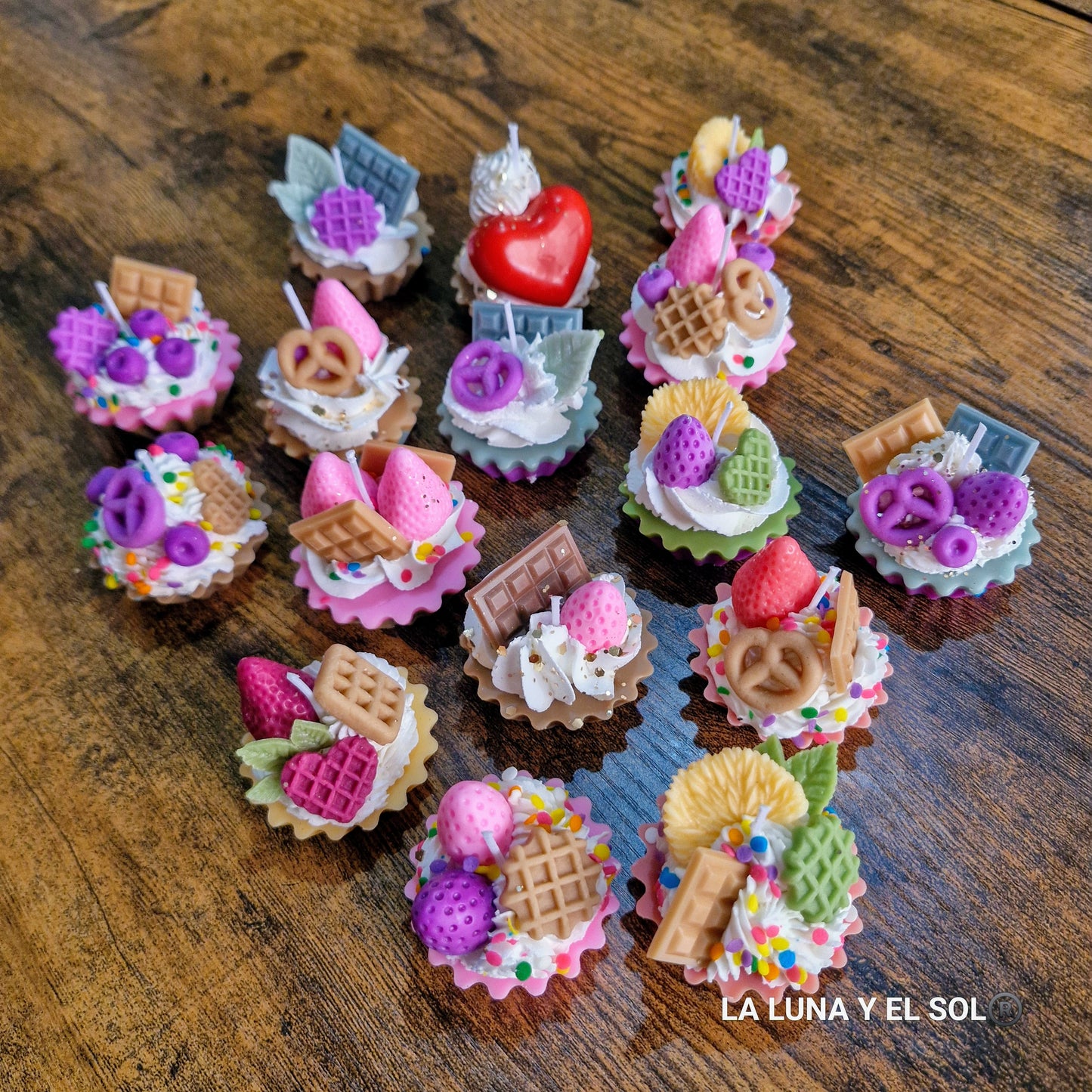 Pack 20 mini velitas diseño cupcake colores surtidos con empaque y etiqueta especial