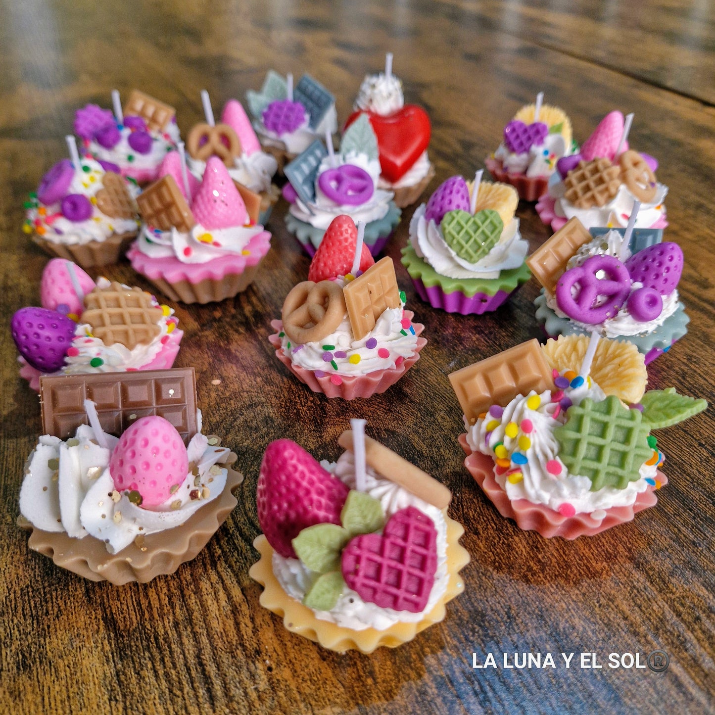 Pack 20 mini velitas diseño cupcake colores surtidos con empaque y etiqueta especial