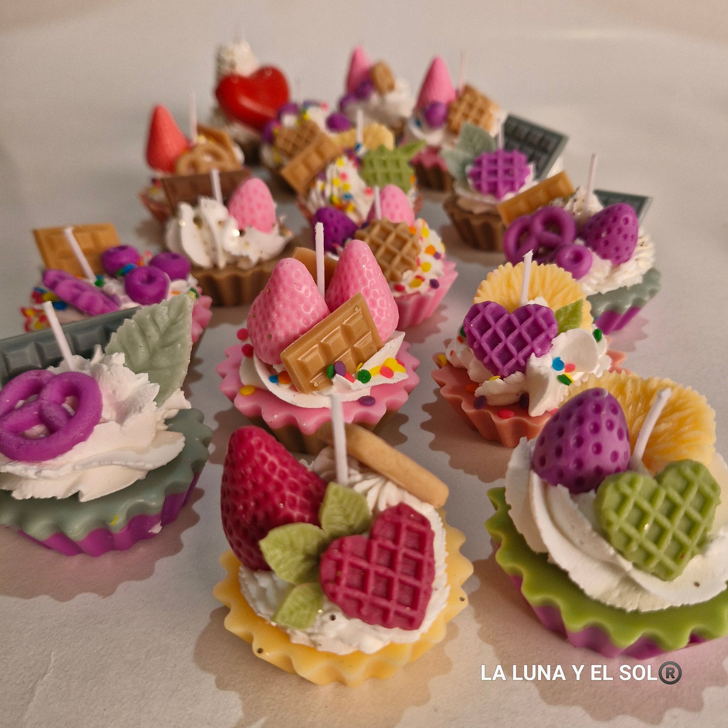 Pack 20 mini velitas diseño cupcake colores surtidos con empaque y etiqueta especial