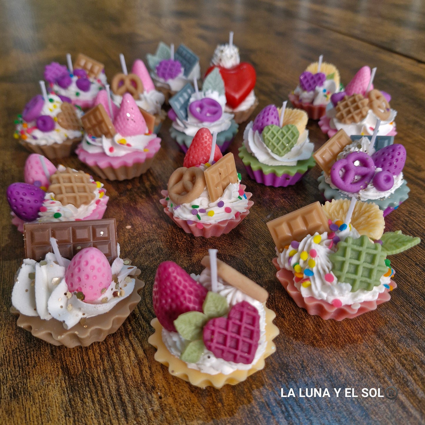 Pack 20 mini velitas diseño cupcake colores surtidos con empaque y etiqueta especial