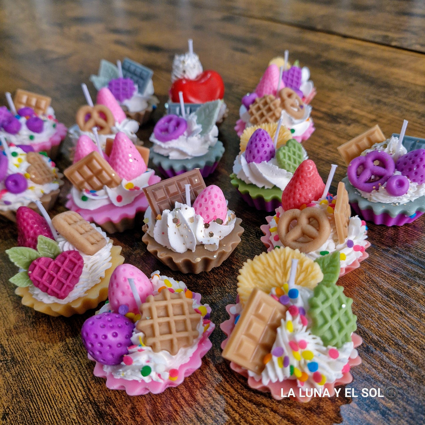 Pack 20 mini velitas diseño cupcake colores surtidos con empaque y etiqueta especial