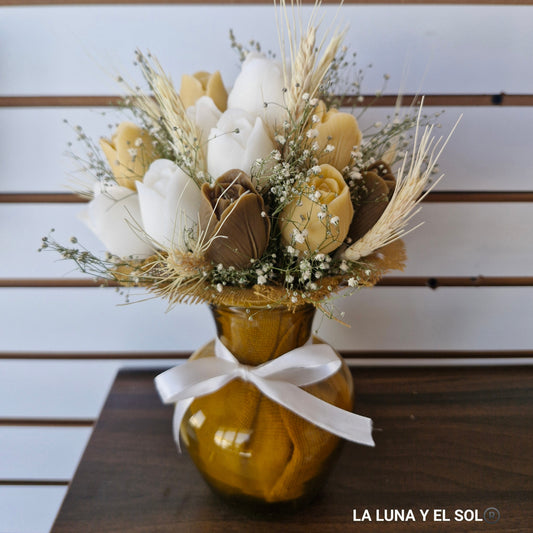 Bouquet de flores de velas aromáticas beige