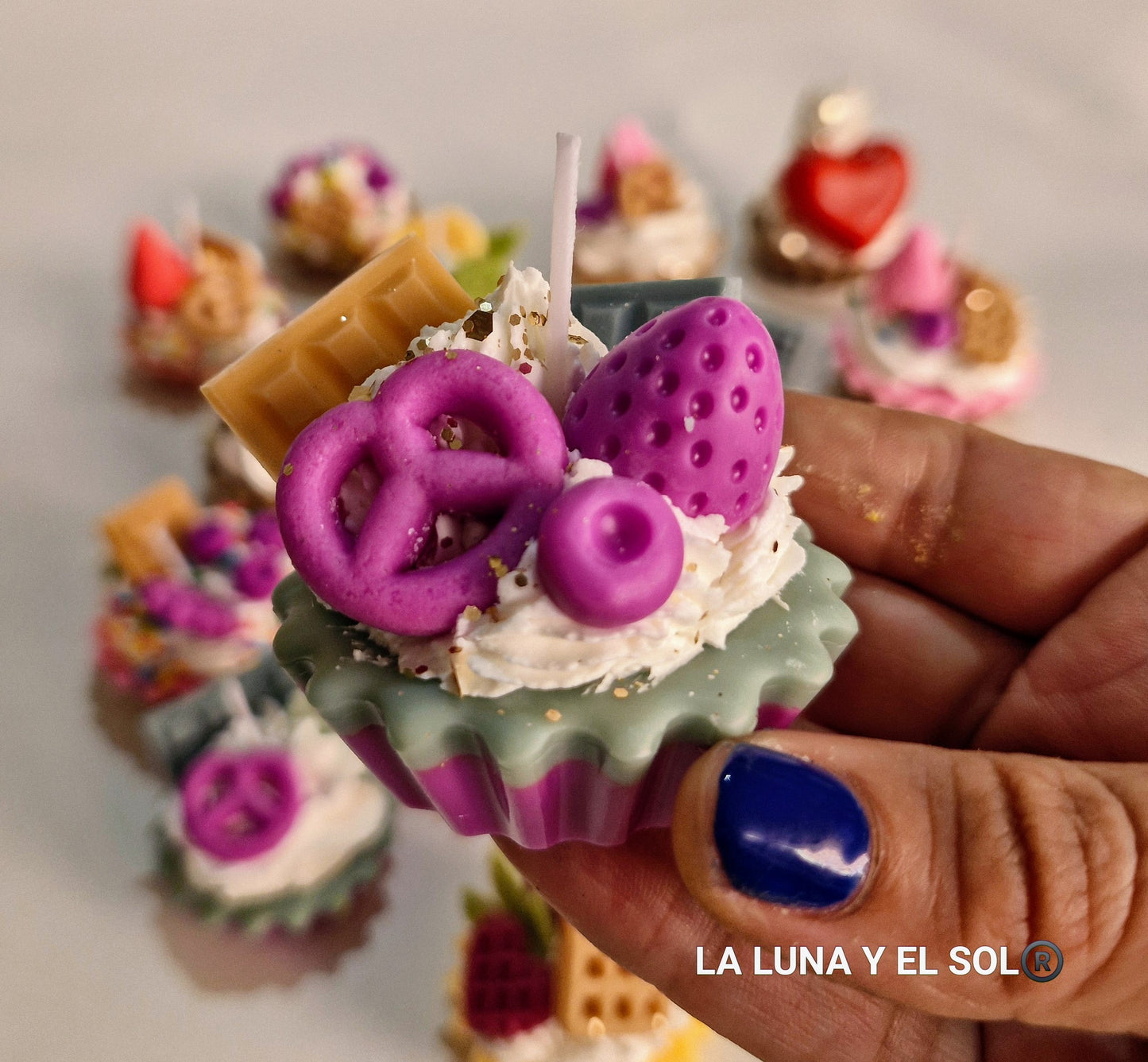 Pack 20 mini velitas diseño cupcake colores surtidos con empaque y etiqueta especial